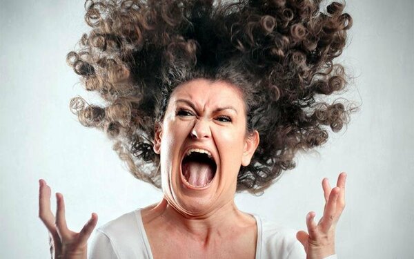 Больная соседка, залезла к нам в огород и начала всех крыть матом