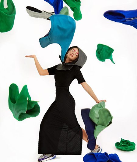 Дарья Мельникова в лукбуке капюшонов от Веры Панфиловой Дарья Мельникова в лукбуке капюшонов от Веры Панфиловой Мода / Новости моды