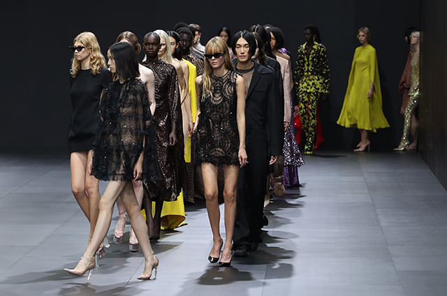 Неделя моды в Париже: Тина Кунаки, Бруклин Бекхэм и Никола Пельтц, Зендая посетили показ Valentino Неделя моды в Париже: Тина Кунаки, Бруклин Бекхэм и Никола Пельтц, Зендая посетили показ Valentino Новости моды