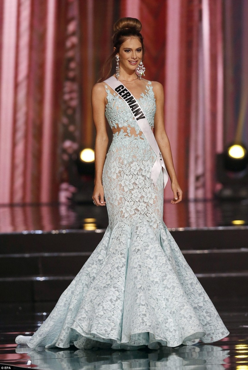 Участницы конкурса «Мисс Вселенная — 2017» показали свои версии национальных костюмов