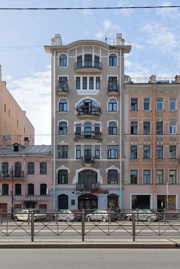 История петербуржца, который отремонтировал коммунальную квартиру и парадную
