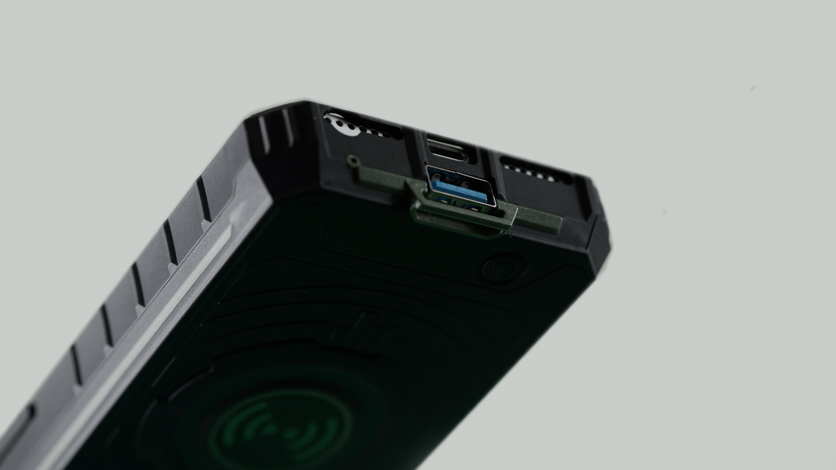 Чехол-рация No.1 Ip01: на связи, даже если сел iPhone Чехол-рация No.1 Ip01: на связи, даже если сел iPhone iphone