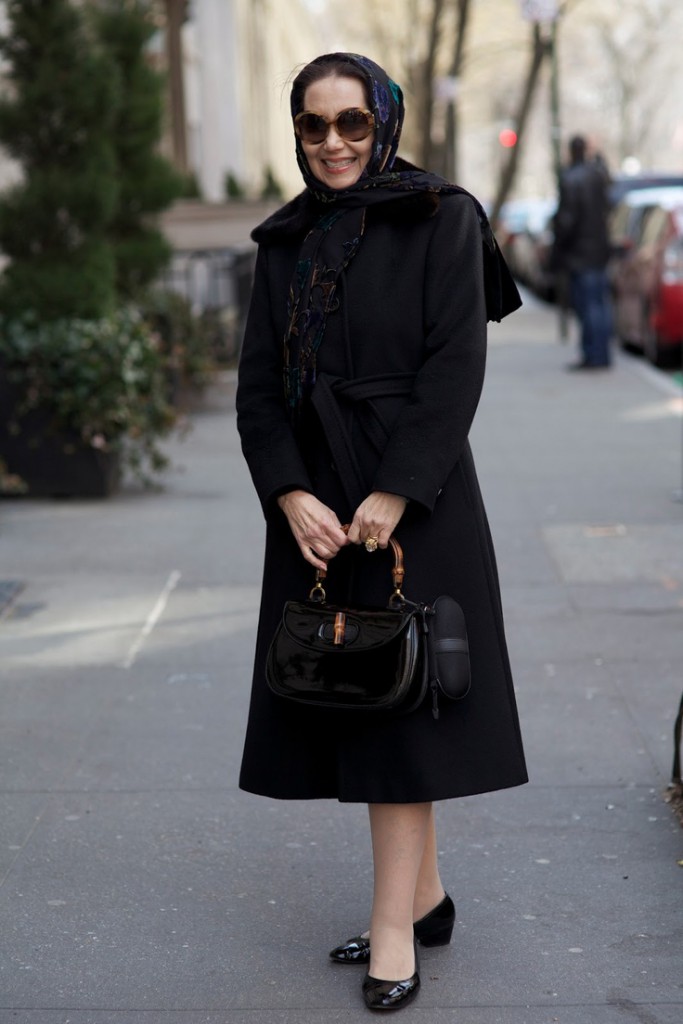 Черное пальто для женщины 50 лет