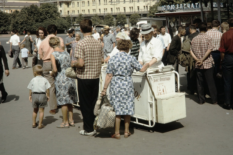 Уличная торговля в Москве 1959 года глазами фотографа The New York Times