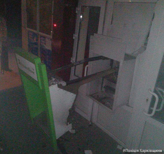Под Харьковом три грабителя подорвали и обокрали банкомат