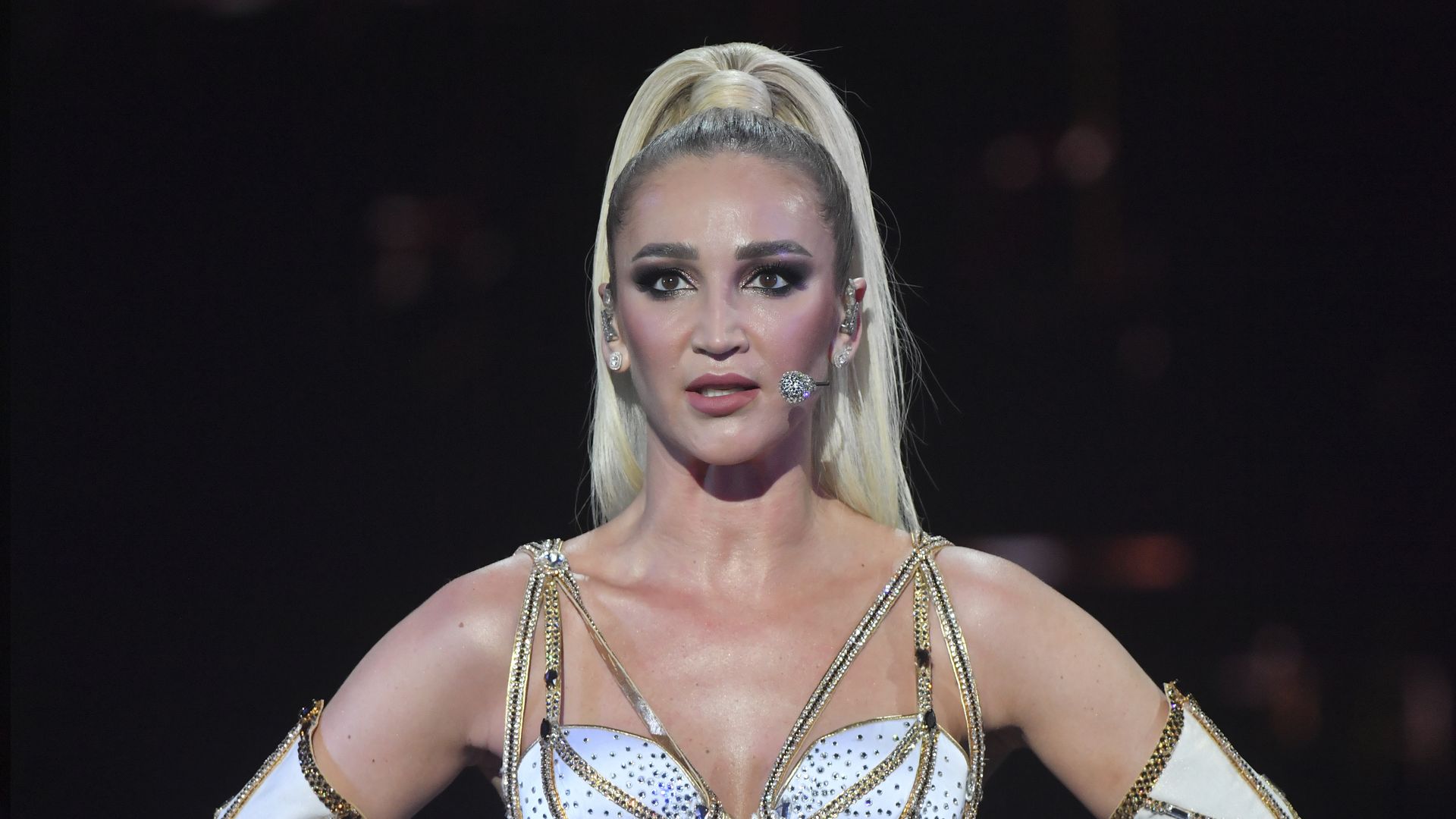 Самолет с Ольгой Бузовой на борту час не мог сесть в Волгограде из-за тумана