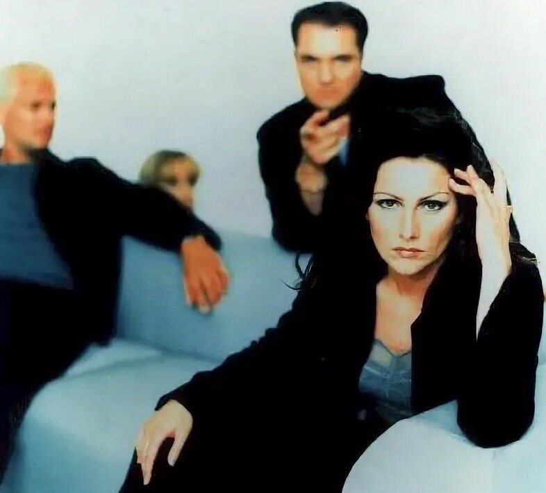 Линн Берггрен главная вокалистка известной группы Ace of base, которая, возможно, является наиболее известной музыкальной группой Швеции после Аббы.-14