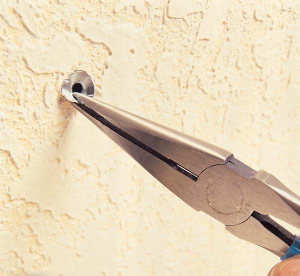 Как быстро удалить из стены старые дюбели и саморезы Как быстро удалить из стены старые дюбели и саморезы сделай сам,советы