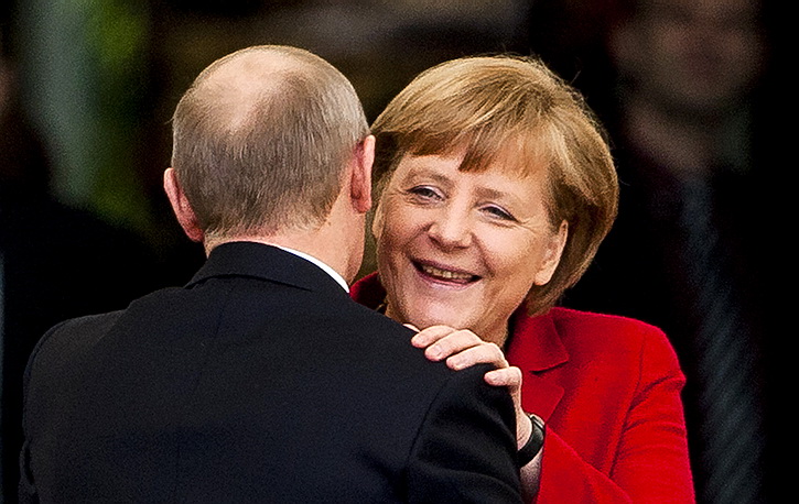 Меркель уже обвиняют в «зраде» на украинском ТВ