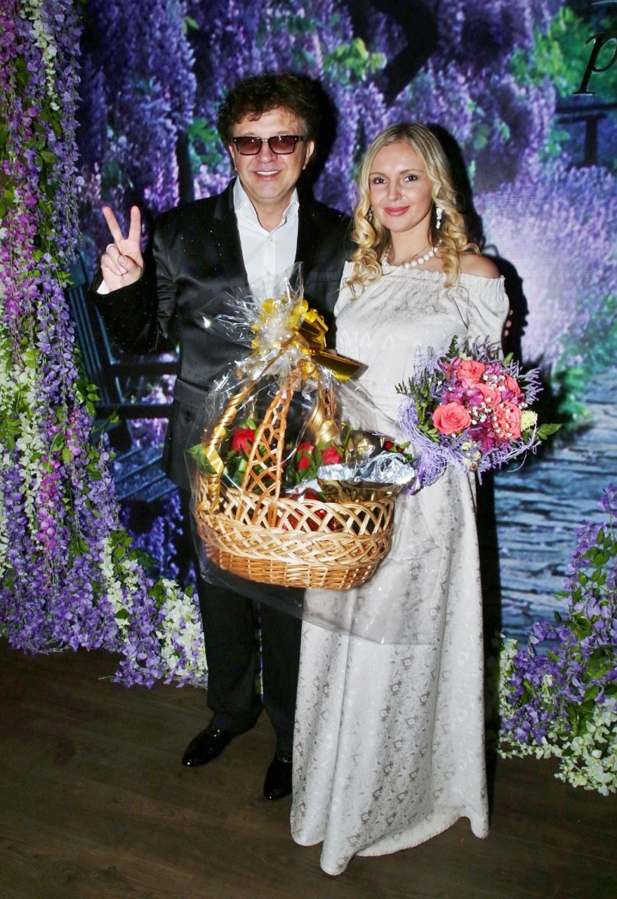 Рома Жуков с женой Еленой. Фото: Борис КУДРЯВОВ