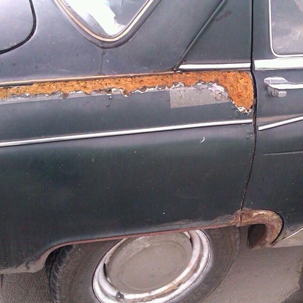 Экспресс-автомастерские уже давно знают, что пена - это быстрый выход из любой ситуации монтажная пена, пена, прикол, юмор