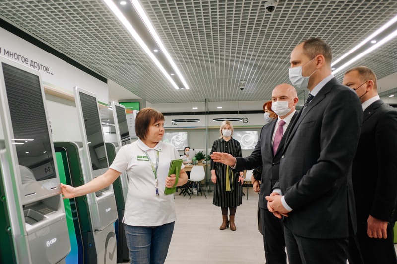 Сбербанк оренбург. Кристалл переговоров Сбер. Новый офис Сбербанка. Открытие офиса сберрешений. Отделение 1689 Сбербанк.