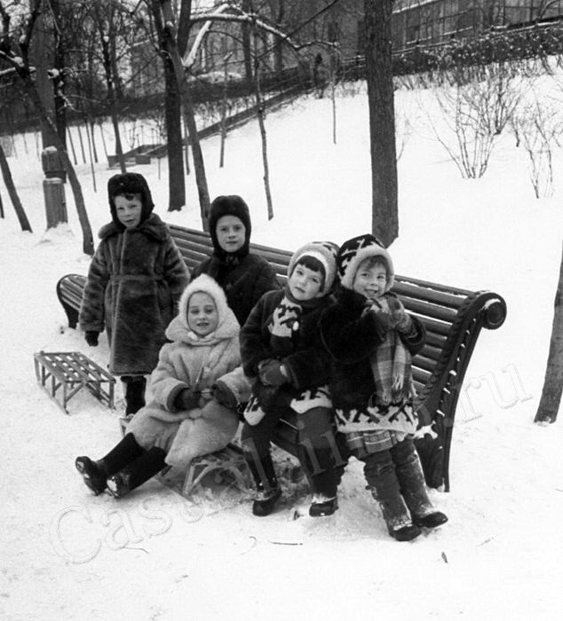 Как фотография советской девочки, укутанной в платок, вдохновила на создание статуэток и елочных игрушек фигурка, вскоре, времени, понравилась, фотоФото, самые, пытается, девочки, работ, Лагранж, руках, игрушки, новогодние, своим, стеклянные, шубка, фарфоровая, livemasterrustyashПо, мотивам, знаменитой