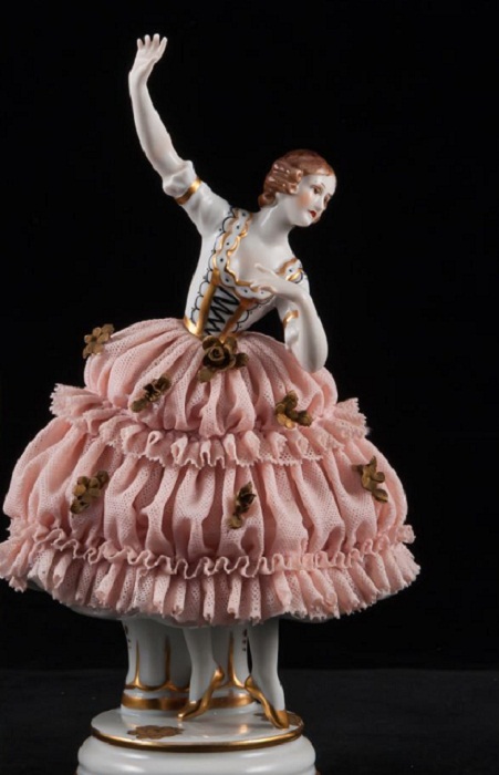 Дрезденские «кружевницы»: В чём секрет фарфоровых статуэток, которые словно одеты в изящные наряды﻿ 