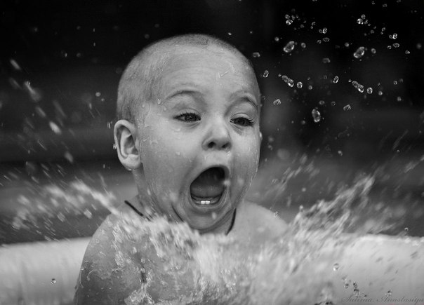 Как правильно купать маленького ребенка?