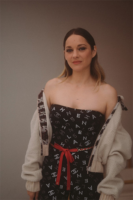 Марго Робби, Камила Морроне, Марион Котийяр на вечеринке Chanel в Каннах Марго Робби, Камила Морроне, Марион Котийяр на вечеринке Chanel в Каннах Красная дорожка