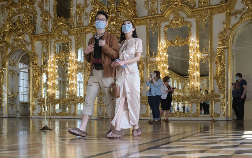 Первыми гостями Екатерининского дворца стали туристы из Сибири и Китая: фото