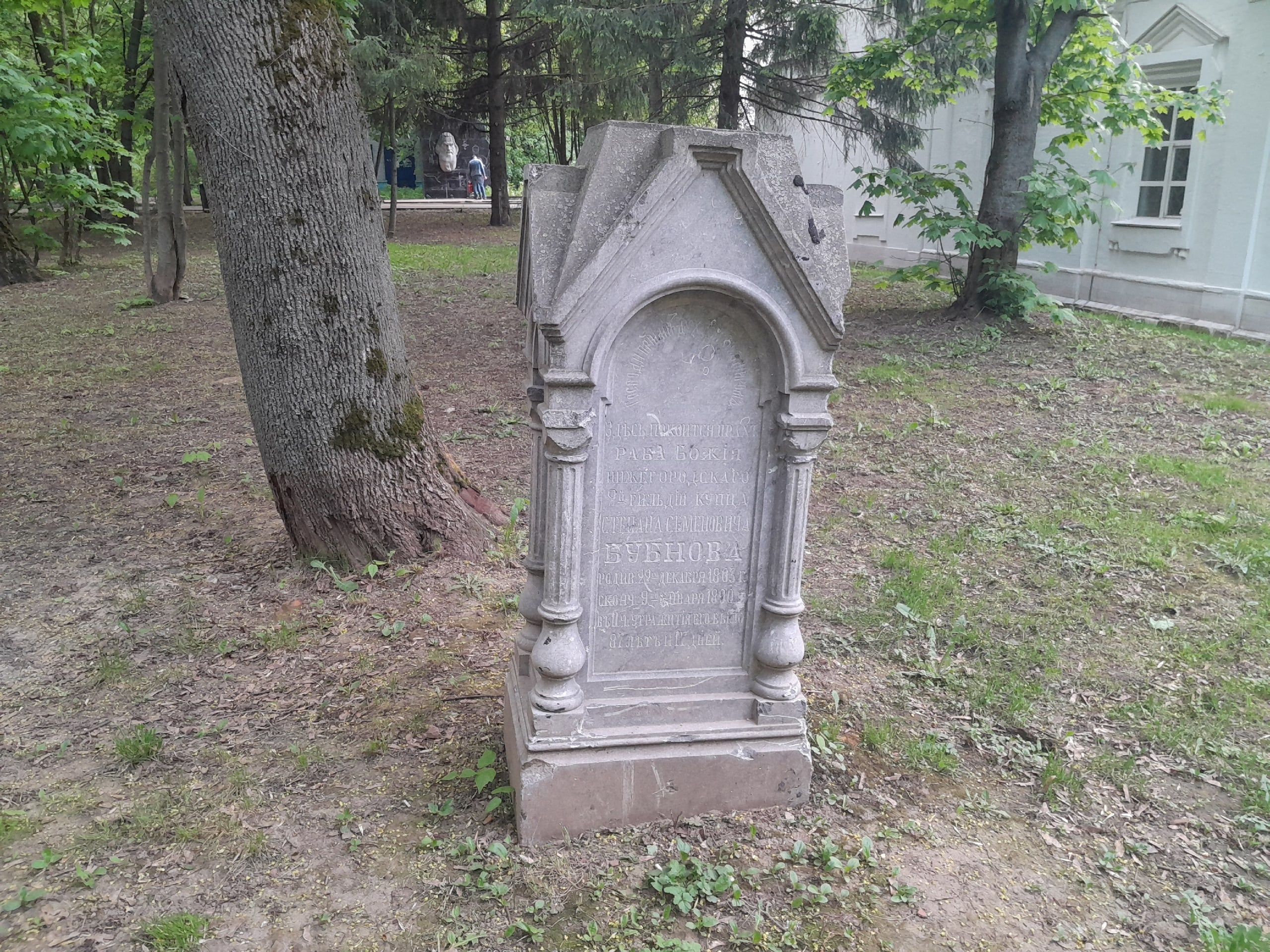 Можно ли заранее покупать место на кладбище: мнения священников