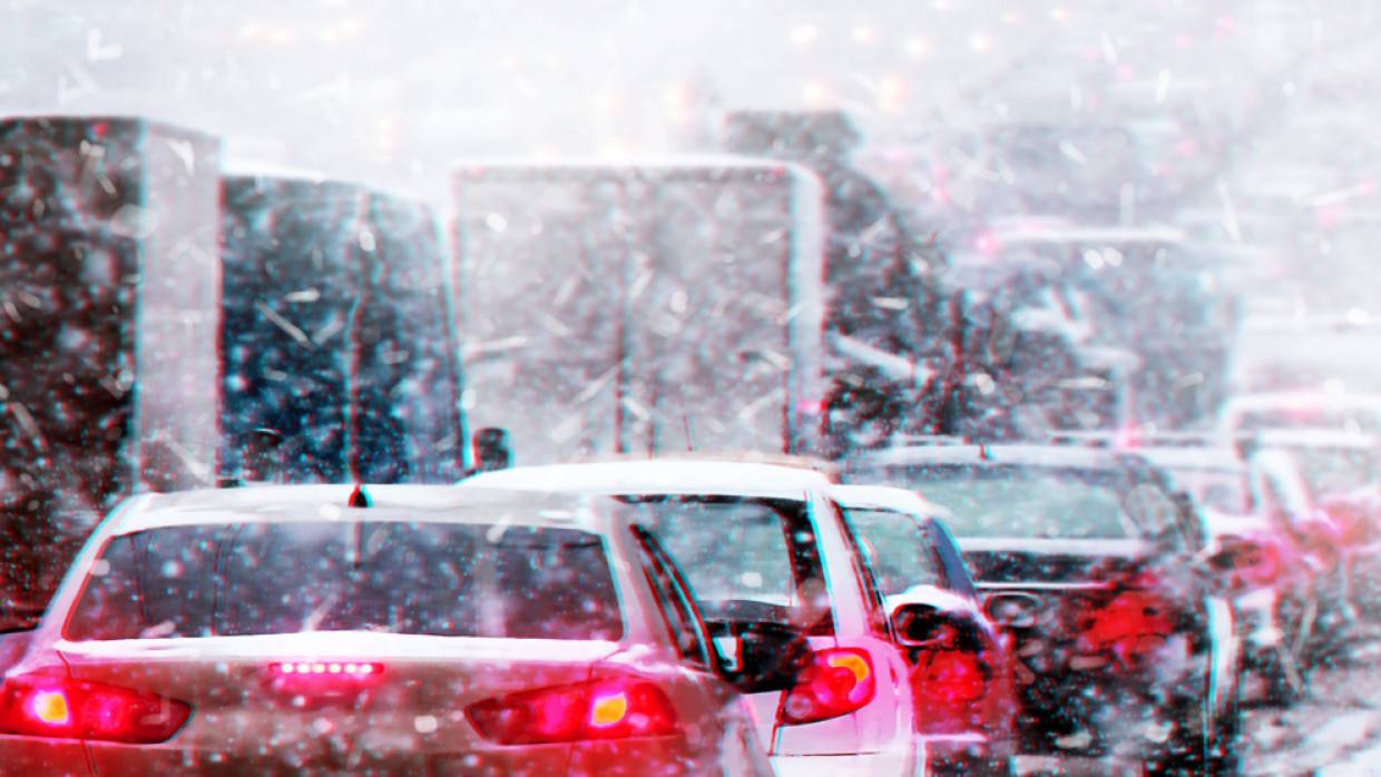 «Автодор» призвал водителей убирать снег с автомобиля во избежание аварий Общество