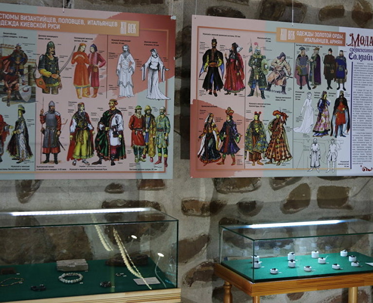 Мода Средневековья: в Старом Крыму открывается выставка старинных костюмов