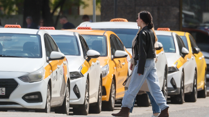 В сезон сочинские таксисты подняли цены на 30%