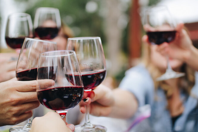 «Виноградное сердце»: в чём польза и вред красного вина