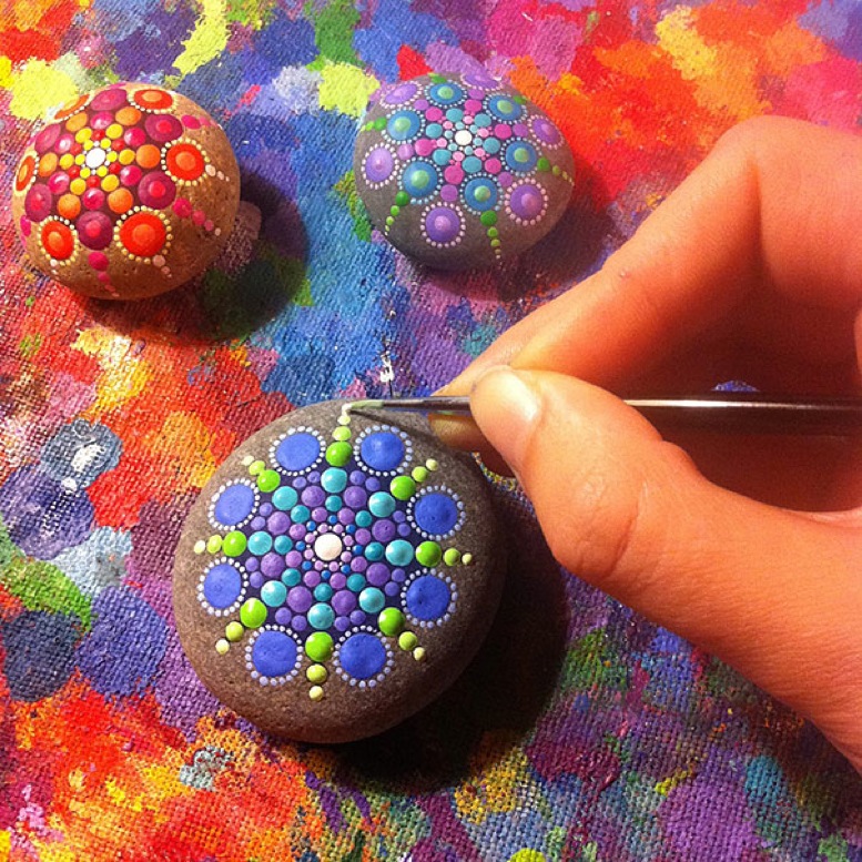 piedras-mandala-pintadas-a-mano-15