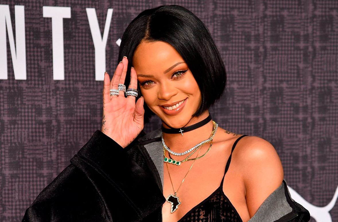 Рианна впервые вышла в свет с дочерью: семейная прогулка в Париже в образах от Dior