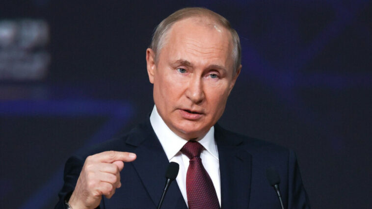 Путин прибыл во Владивосток, где примет участие в ВЭФ