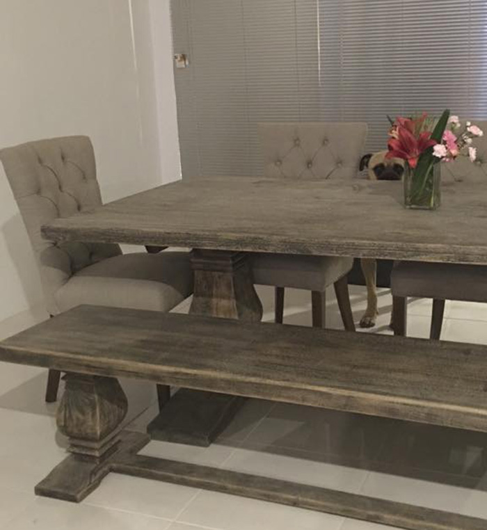 собака всегда подстерегает хозяина