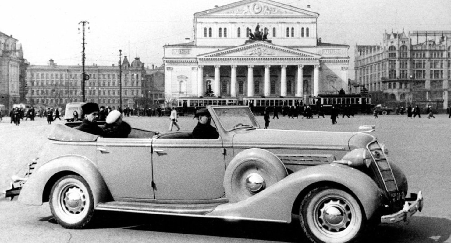 Парадные кабриолеты: какие авто можно было увидеть на Красной площади в разные годы Автомобили