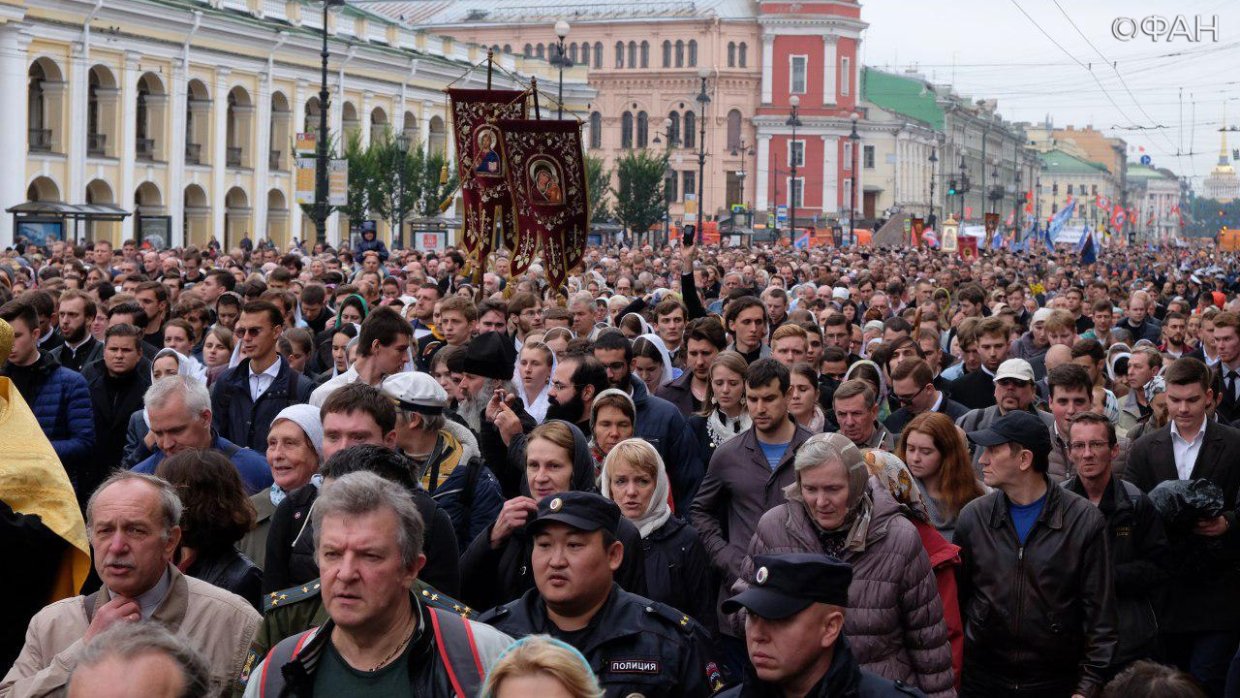 Крестный ход в питере. Питер крестный ход 2017. Крестный ход в Санкт-Петербурге 13 января.