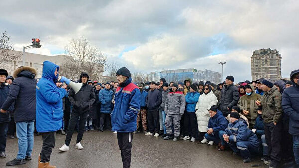 Митинг против повышения цен на газ в Актау, Казахстан