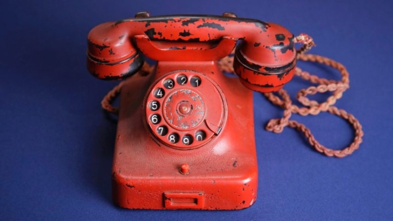 Красный телефон Гитлера продадут на аукционе в США