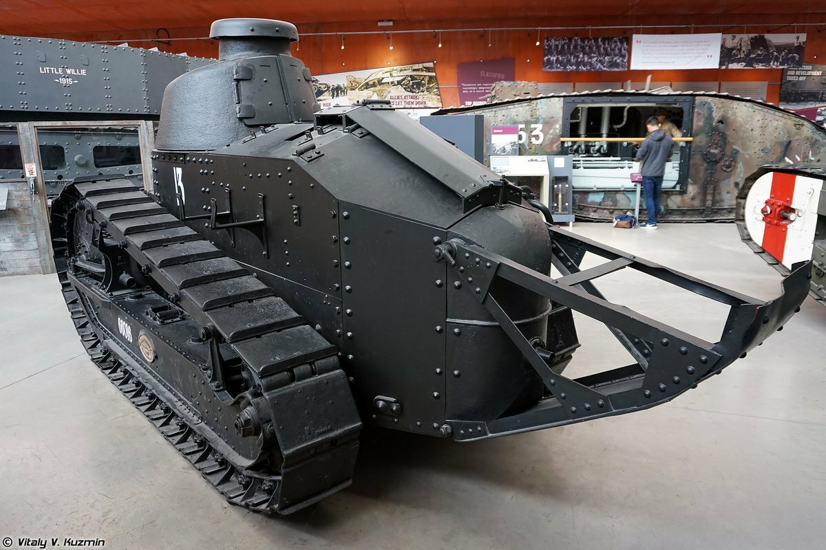 Французский легкий танк FT-17. На его основе был создан первый серийный отечественный танк, получивший имя "Рено русский". 