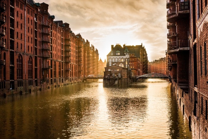 10 городов с живописными каналами, которые ничем не уступают Венеции каналов, города, более, которые, каналами, больше, километров, Брюгге, только, Однако, Венеции, общей, сложности, стали, Тигре, канала, возведены, Амстердам, ЮНЕСКО, Венеция