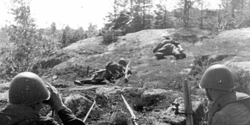 Подвиг советских разведчиков: рукопашная схватка в финской траншее Подвиг советских разведчиков: рукопашная схватка в финской траншее