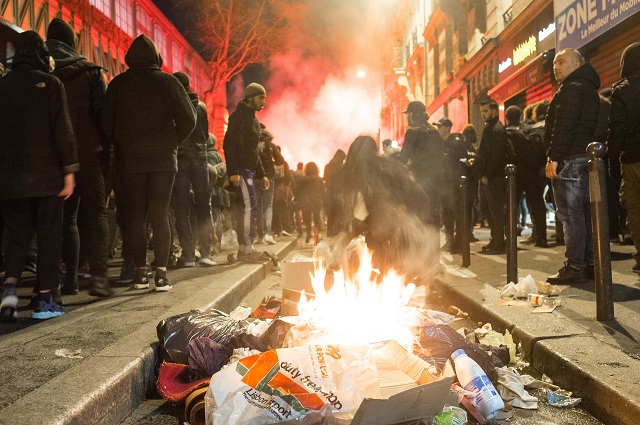 Фото. Беспорядки охватили пригород Парижа © JULIEN MATTIA | GLOBALLOOKPRESS.COM