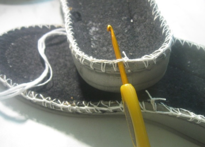 Crochet sole moccasins: a detailed master class
