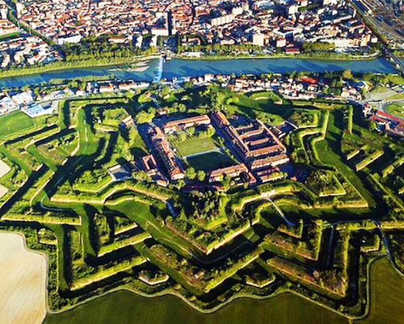 Загадки звездных бастионов, которые сверху выглядят круче, чем с земли 