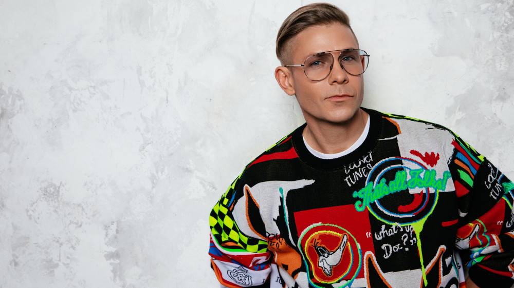 Певец Митя Фомин перенес операцию на глаза