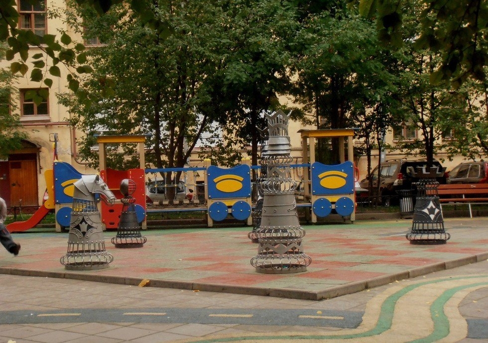 Шахматный дворик в санкт петербурге