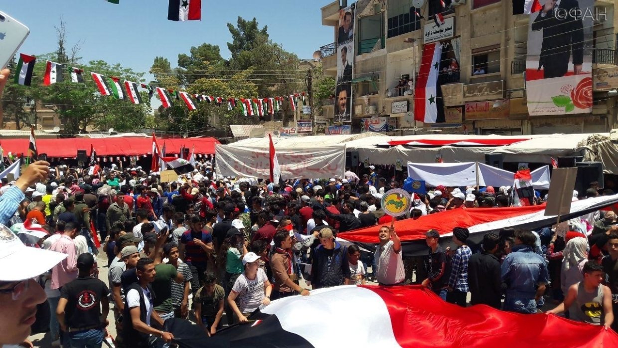Жители сирийского Дамаска устроили митинг в поддержку САА