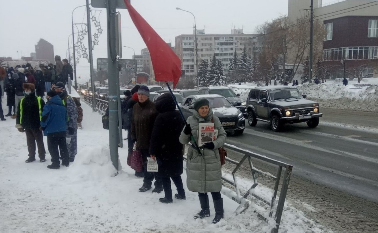 Жители Самары призывают соотечественников на митинге разойтись по домам