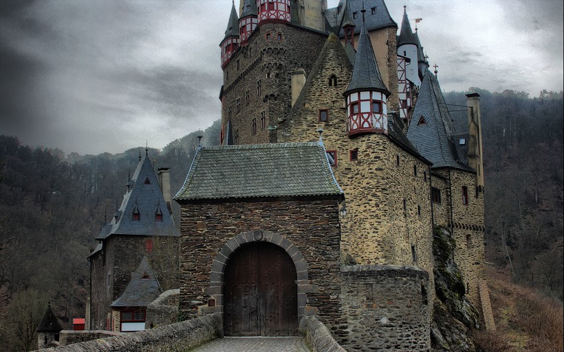 Замок Эльц: величественное сооружение, которое целых 800 лет принадлежит одной семье архитектура,интерьер и дизайн,путешествия