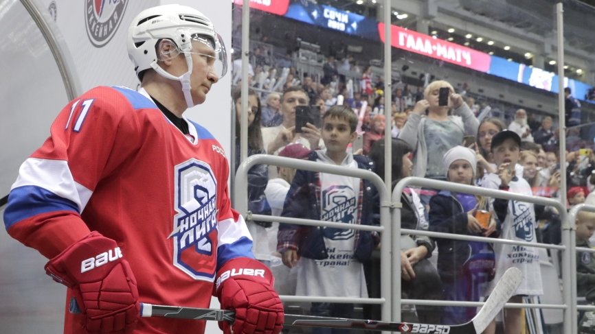 Десять шайб Путина принесли «Легендам хоккея» победу над сборной Ночной хоккейной лиги