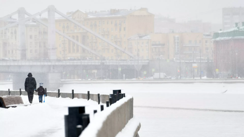 МЧС предупредило москвичей о сильном снеге до вечера воскресенья