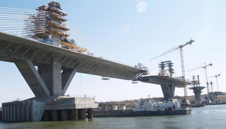 Керченский мост: шторм не может сорвать строительство грандиозного объекта - опубликованы новые фото стройки
