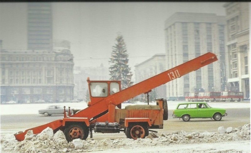 Фото 1970-х гг. Манежка автомобили, зима, москва, ретро фото, снег, снегоуборочная машина, уборка снега, фото