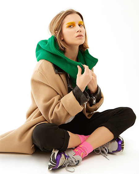 Дарья Мельникова в лукбуке капюшонов от Веры Панфиловой Дарья Мельникова в лукбуке капюшонов от Веры Панфиловой Мода / Новости моды